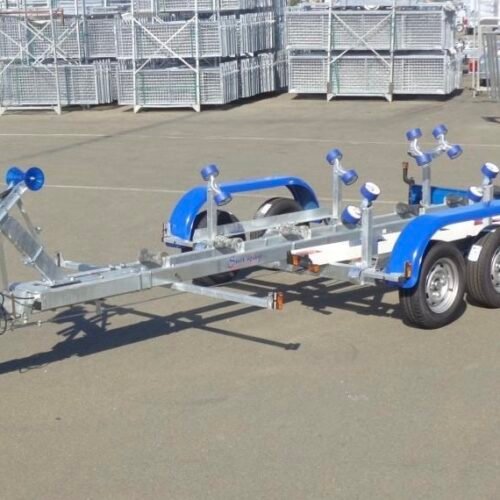 Bootskutsche – Kaputter Anhänger – SW1405 – Zulässiges Gesamtgewicht: 1800 Kg – 2 Achsen