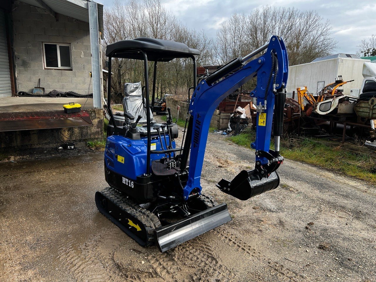 Mini-pelle HT16 – Essence Engin Neuf / Matériel Neuf – Image 4