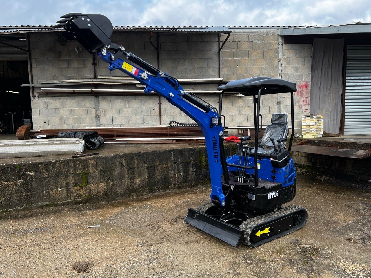 Mini-pelle HT16 – Essence Engin Neuf / Matériel Neuf – Image 5