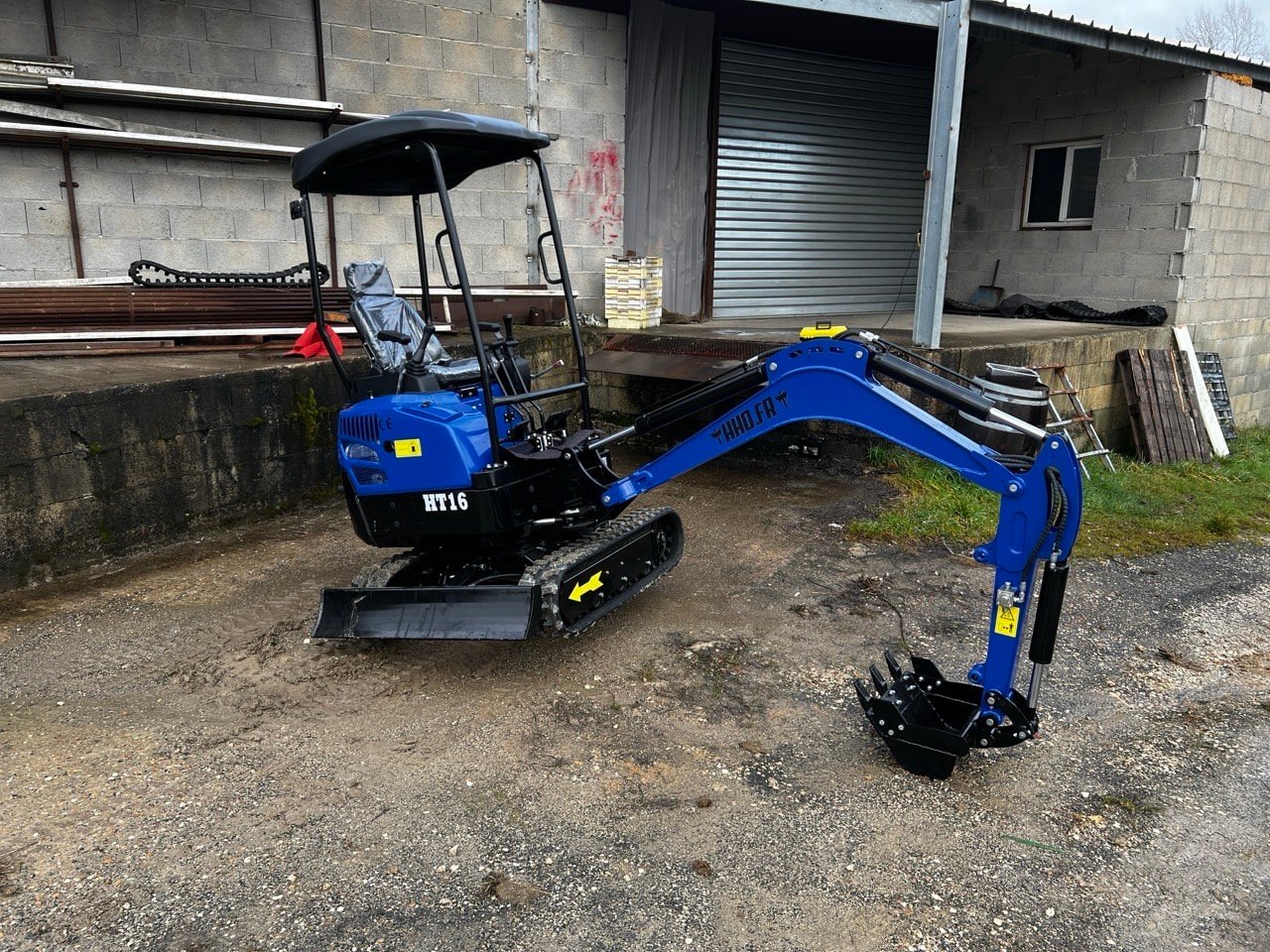 Mini-pelle HT16 – Essence Engin Neuf / Matériel Neuf – Image 6