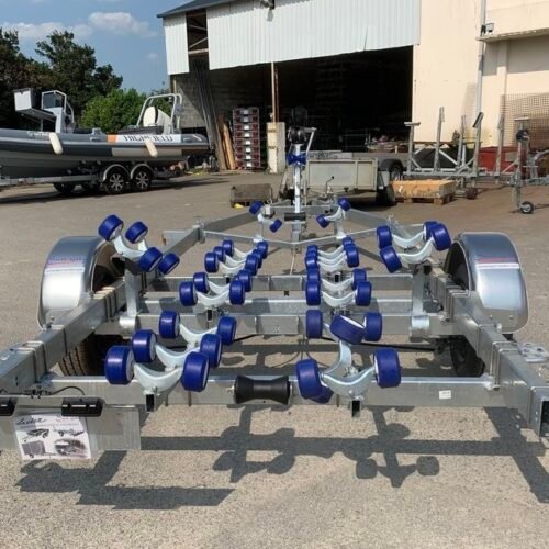Porte Bateau Immergeable Sun Way – D2418 – Ptac : 1800KG – Kit Rouleaux – 1 Essieu FreinÉ