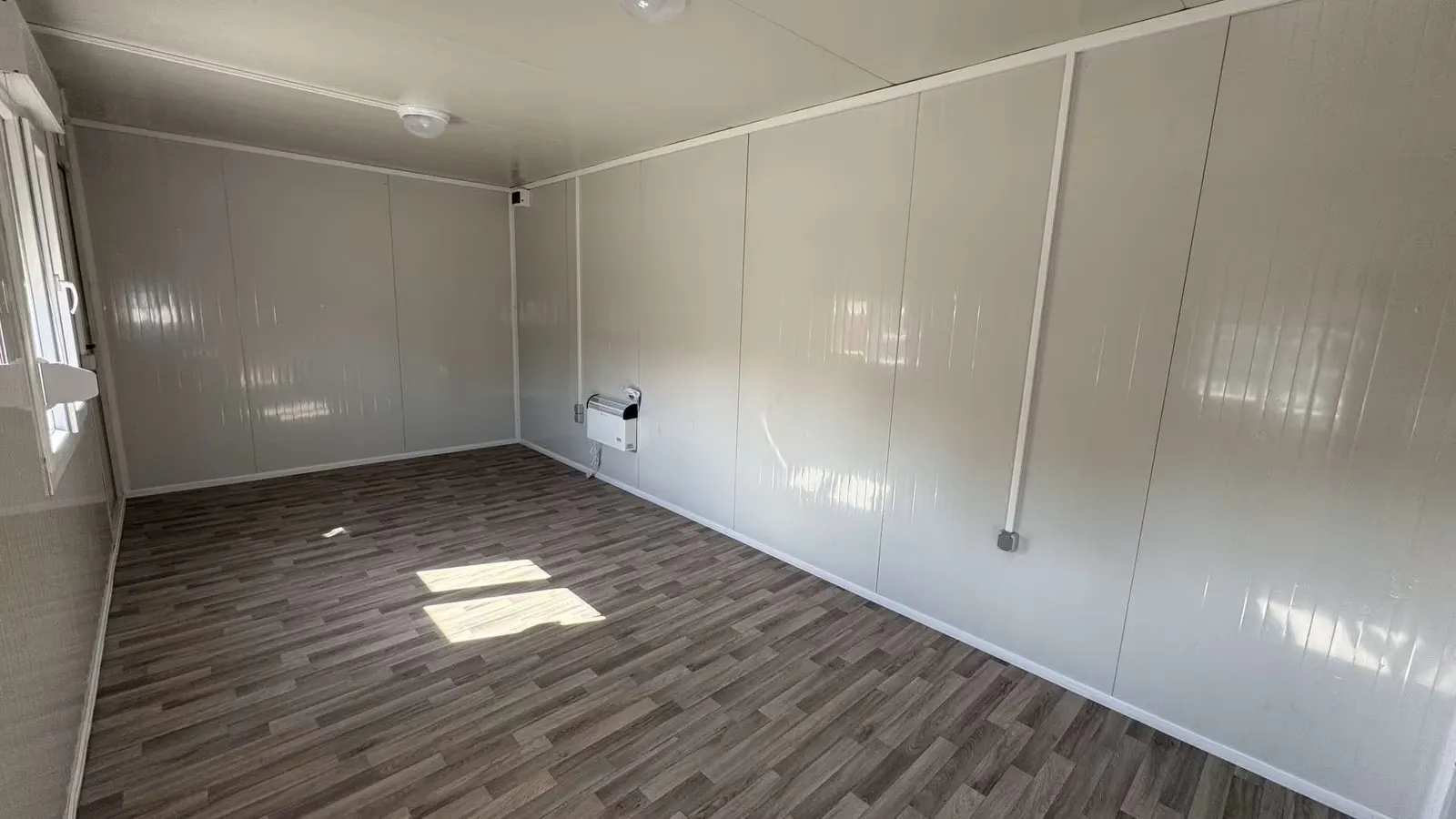 Containers aménagés - Bureau de chantier 17 m² avec volets roulants – Image 6