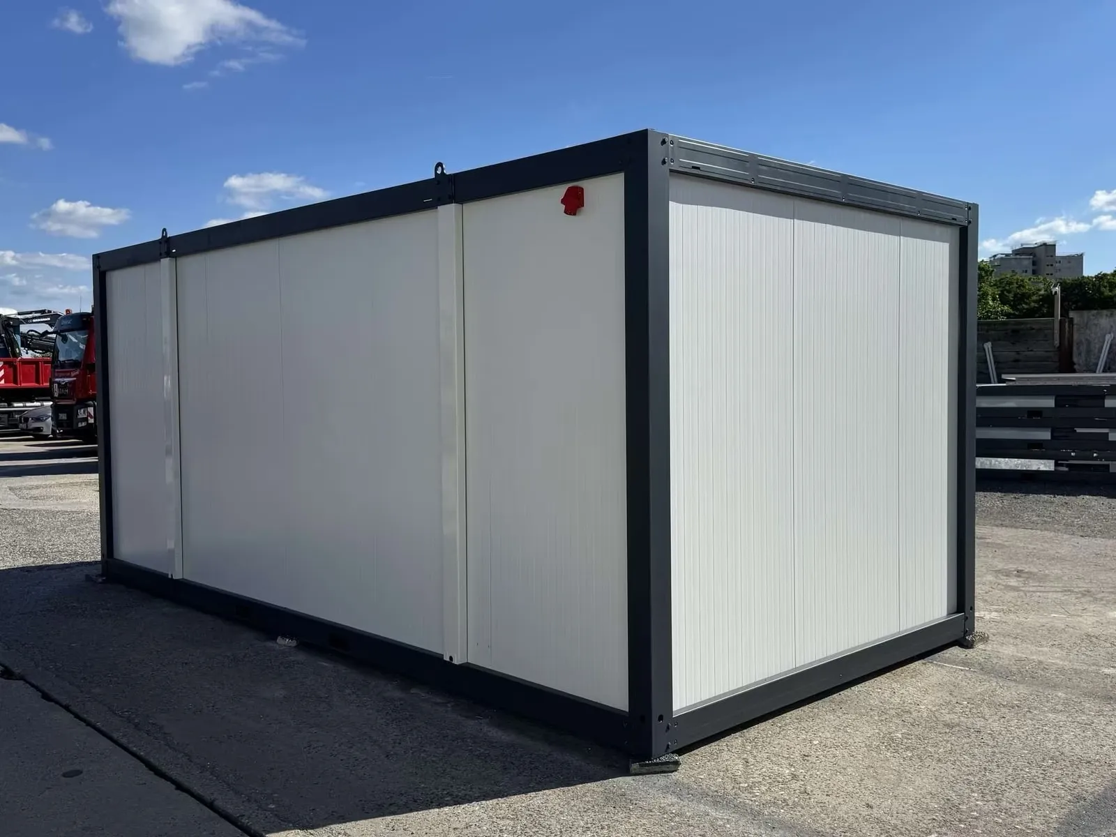 Containers aménagés - Bureau de chantier 17 m² avec volets roulants