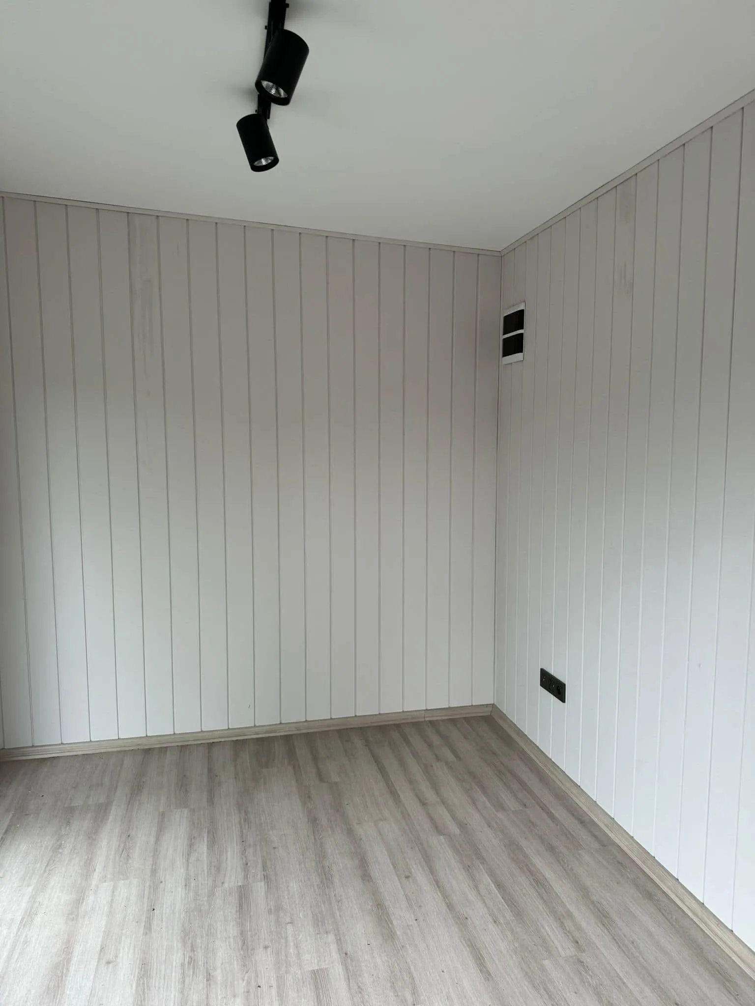 Containers aménagés - Bureau de jardin isolé 10,5 m² – Image 2